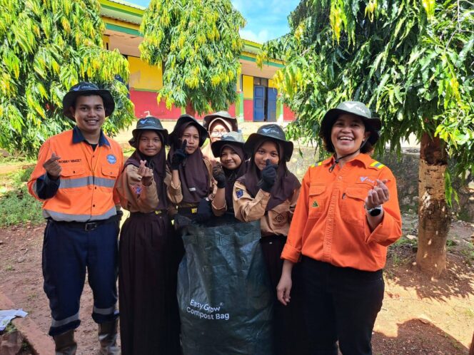 
 Vale Goes to School Edukasi Siswa Buat Pupuk Kompos Demi Jaga Lingkungan