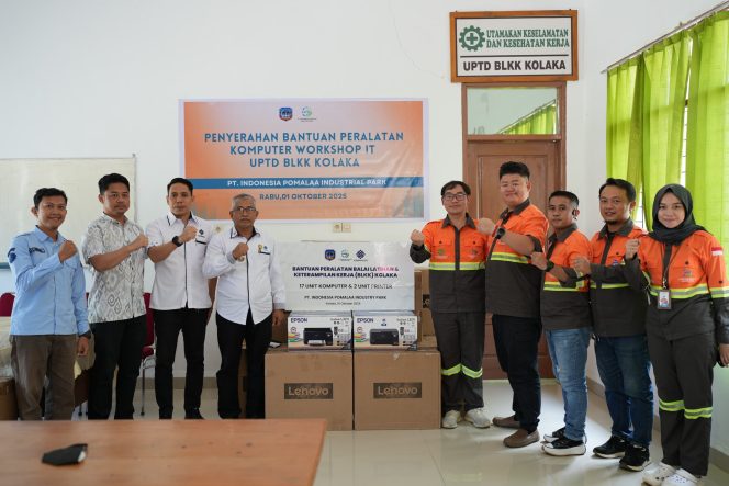 
 Tingkatkan Keterampilan Digital Pemuda Kolaka, IPIP Donasikan Belasan Komputer