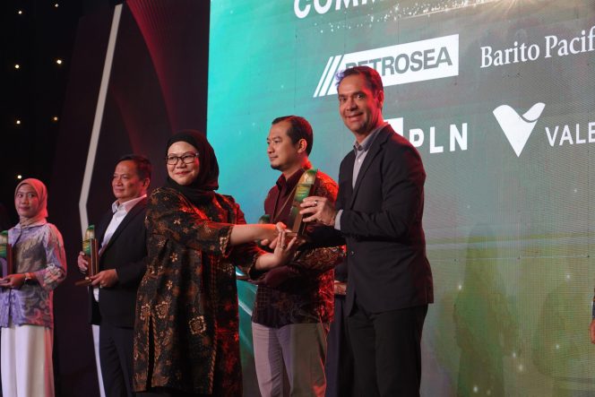 
 PT Vale meraih penghargaan Community Empowerment pada ajang ESG Appreciation 2025 yang diselenggarakan oleh B-Universe di Jakarta.