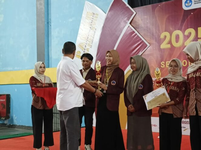 
 Tim USN Kolaka raih juara 1 lomba karya tulis ilmiah tingkat nasional pada ajang PAMER 2025.
