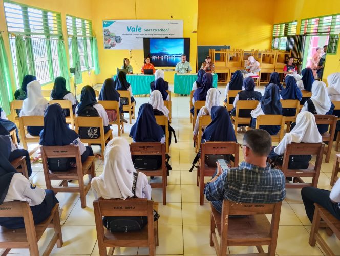 
 PT Vale IGP Pomalaa Edukasi Lingkungan dan Bahaya Bullying ke Siswa SMPN 2 Baula