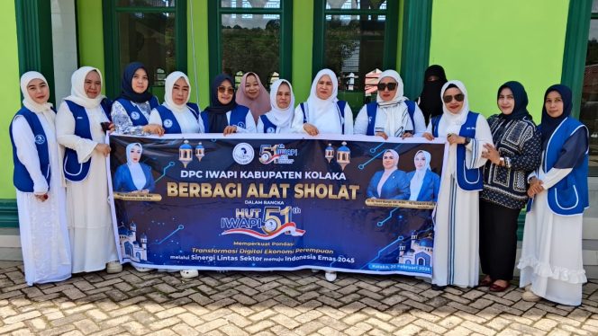 
 HUT ke-51, IWAPI Kolaka Bagikan 268 Paket Alat Salat