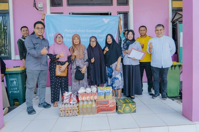 
 PT Vale Salurkan Paket Sembako dan Alat Berat, Ringankan Beban Warga Terdampak